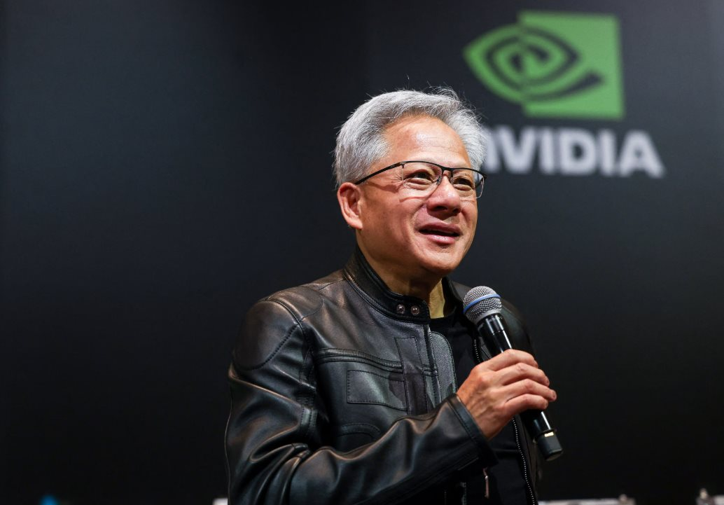 Hàng trăm nghìn coder bị sa thải, CEO Jensen Huang khuyên: Gen Z và Gen Alpha đừng học code, hãy học cách giải quyết vấn đề!